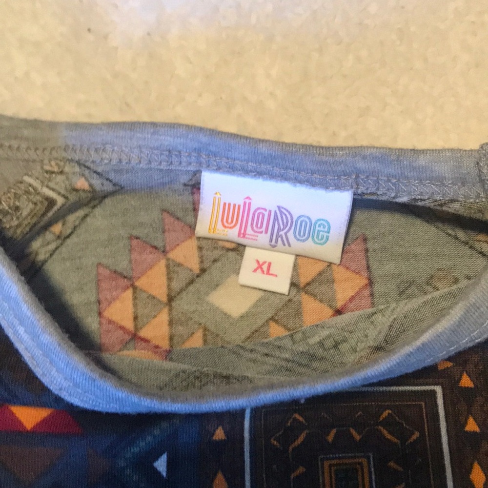 Lularoe Randy T - Picture 2 of 3